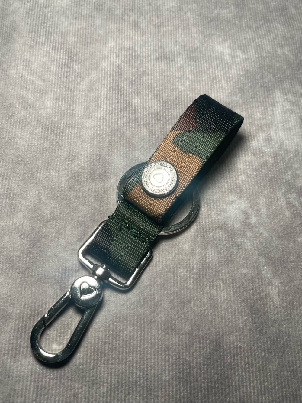 Harvey’s seatbelt brand Camo army green snap CNG click n go keychain